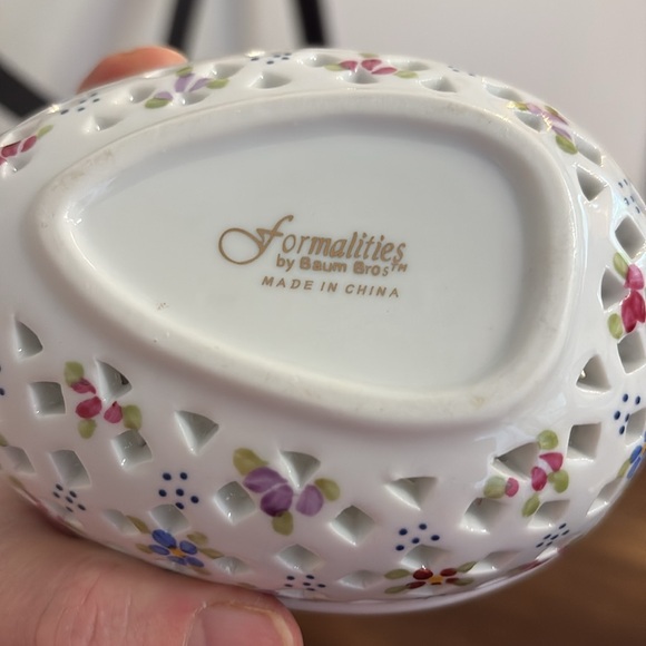 Formalities by Brum Brothers Porcelain Egg shape Potpourri Trinket Dish - Picture 4 of 5